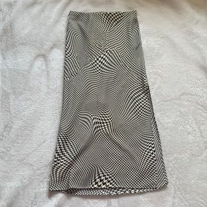 Slit skirt black and white